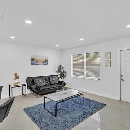 2 Bdrm Modern House Mins From Beach & Casino Hb1 Hallandale Beach Eksteriør billede