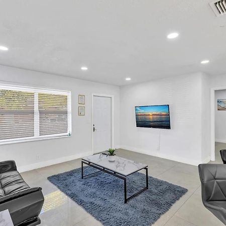 2 Bdrm Modern House Mins From Beach & Casino Hb1 Hallandale Beach Eksteriør billede