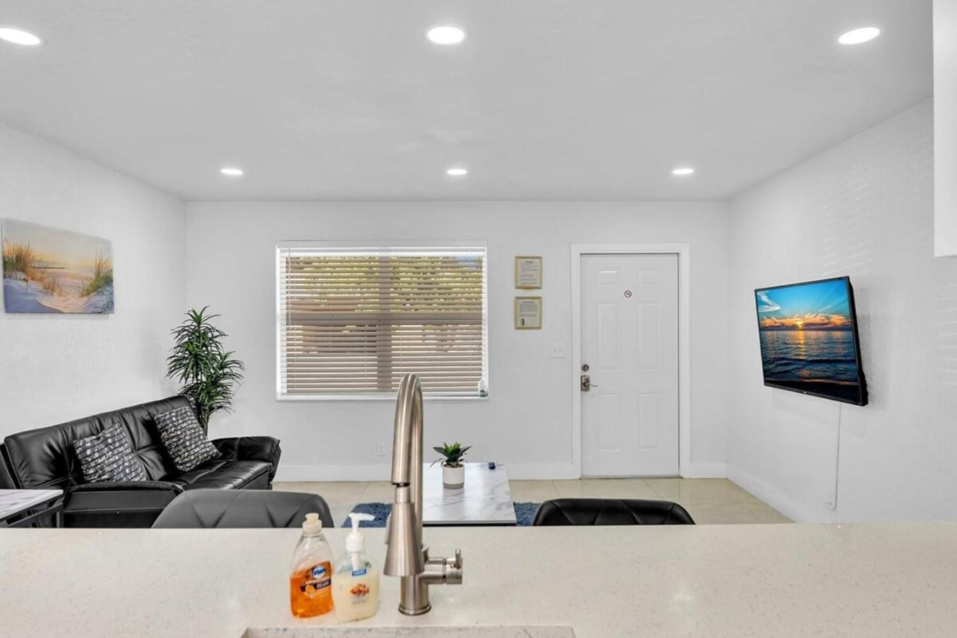 2 Bdrm Modern House Mins From Beach & Casino Hb1 Hallandale Beach Eksteriør billede