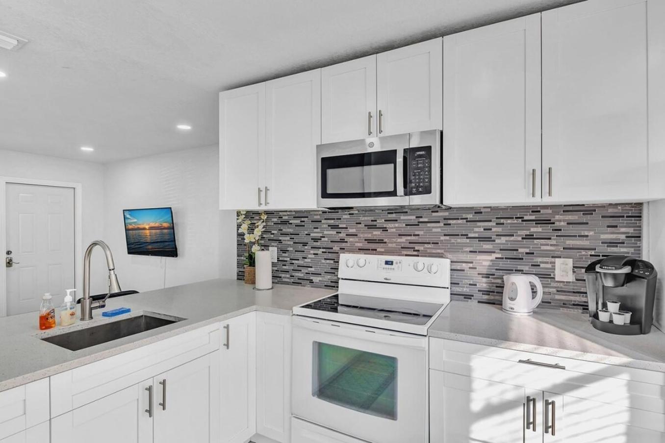 2 Bdrm Modern House Mins From Beach & Casino Hb1 Hallandale Beach Eksteriør billede