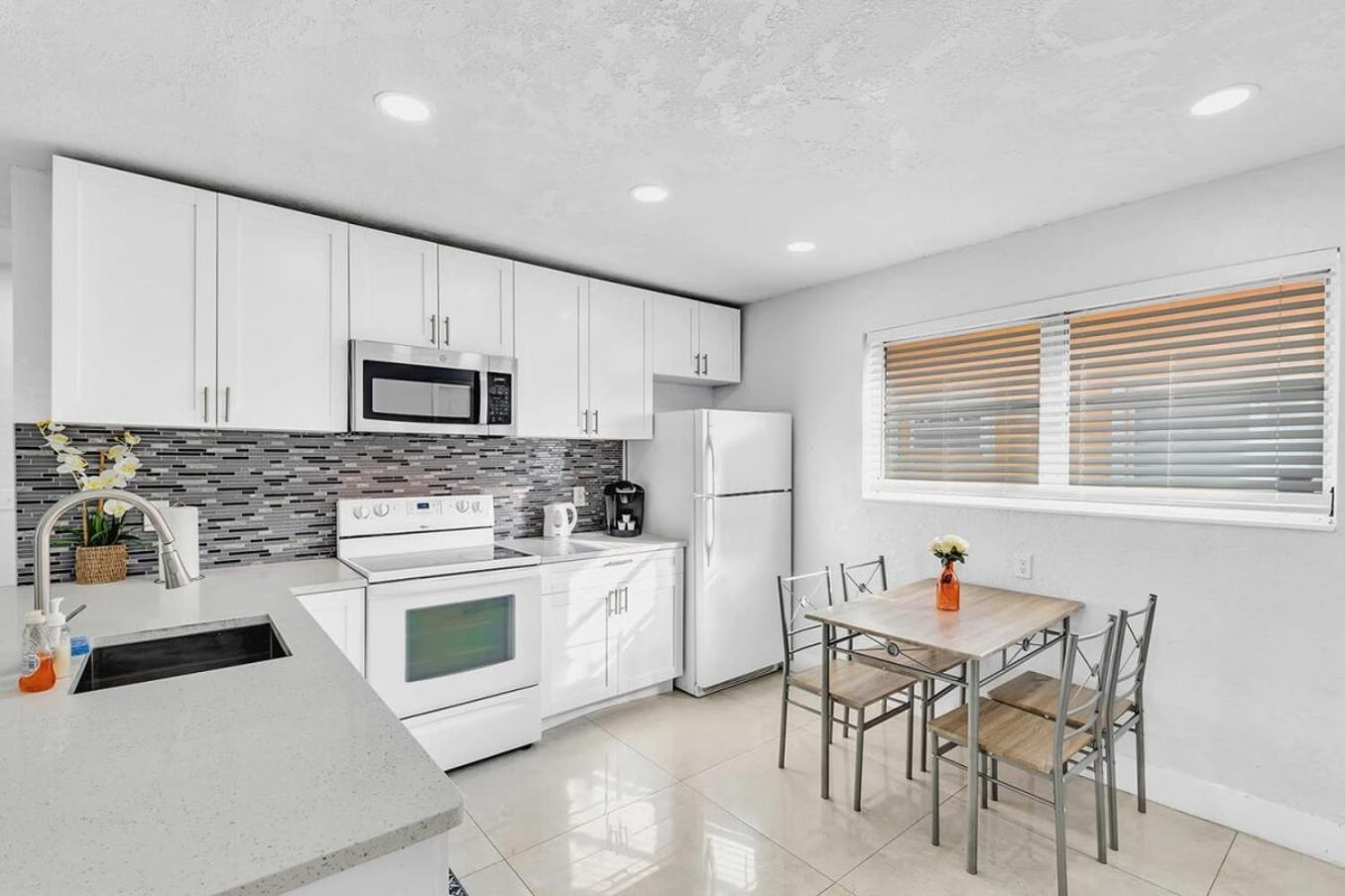 2 Bdrm Modern House Mins From Beach & Casino Hb1 Hallandale Beach Eksteriør billede