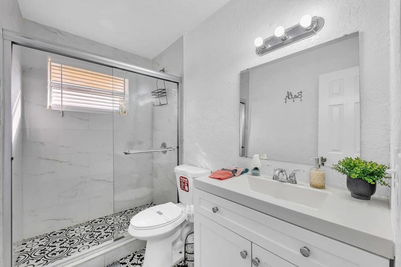 2 Bdrm Modern House Mins From Beach & Casino Hb1 Hallandale Beach Eksteriør billede